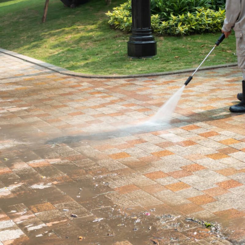 How to apply paver sealer?